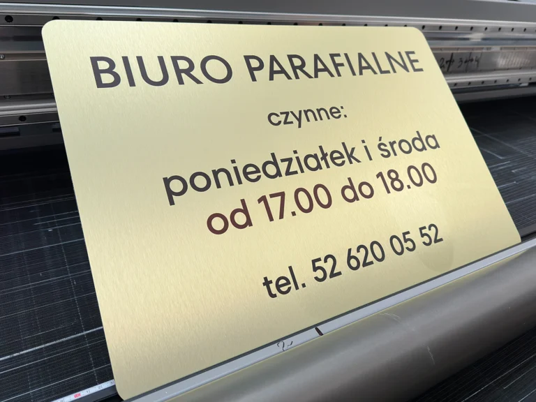 Złota tablica Biuro Parafialne z godzinami otwarcia – tablice i szyldy reklamowe z dibondu