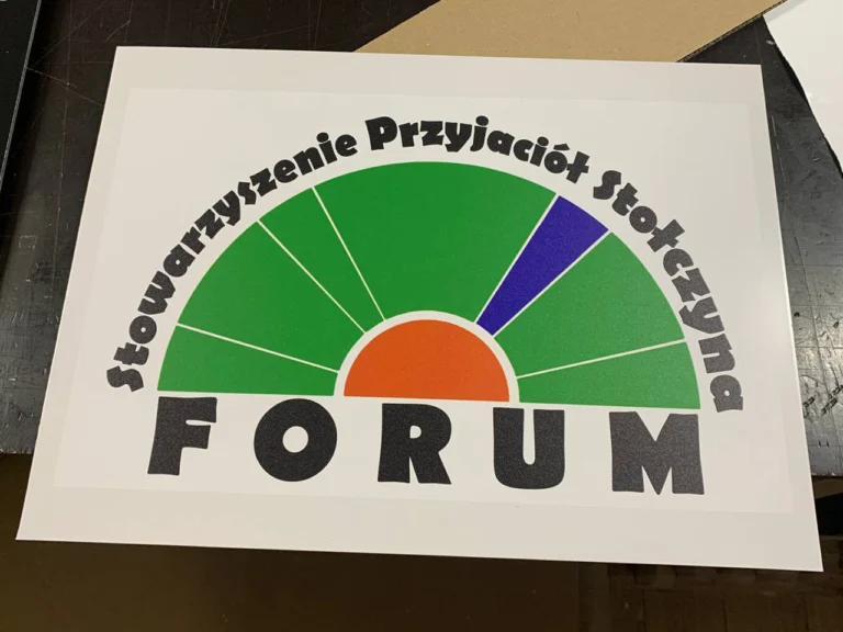 Biała tablica reklamowa FORUM – tablice i szyldy reklamowe