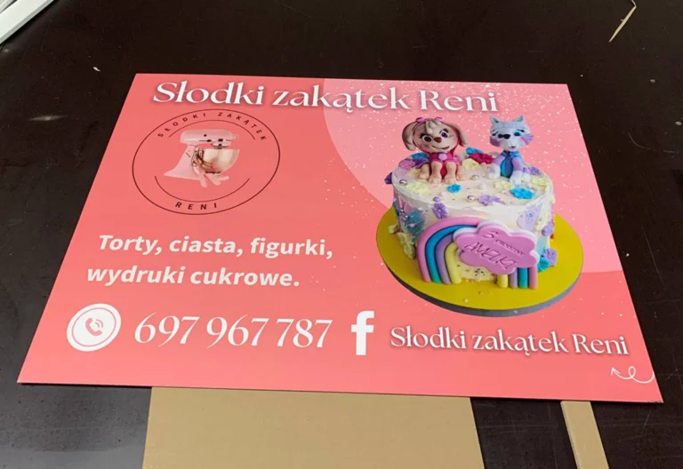 Różowa tablica Słodki Zakątek Reni z grafiką tortu – tablice i szyldy reklamowe z dibondu
