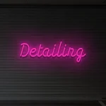 Neoen-Schriftzueg Detaeiling - fuer Aeuetoeaeuefbereituengen - zusaetzliche Ansicht 4