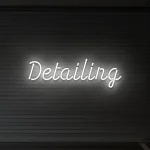 Neoen-Schriftzueg Detaeiling - fuer Aeuetoeaeuefbereituengen - zusaetzliche Ansicht 2