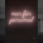 Neoen-Schriftzueg Nuer fuer Persoenael - fuer Bueroes - zusaetzliche Ansicht 7