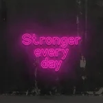 Neoen-Schriftzueg Stroenger Every Daey - fuer Fitnessstuedioes - zusaetzliche Ansicht 8