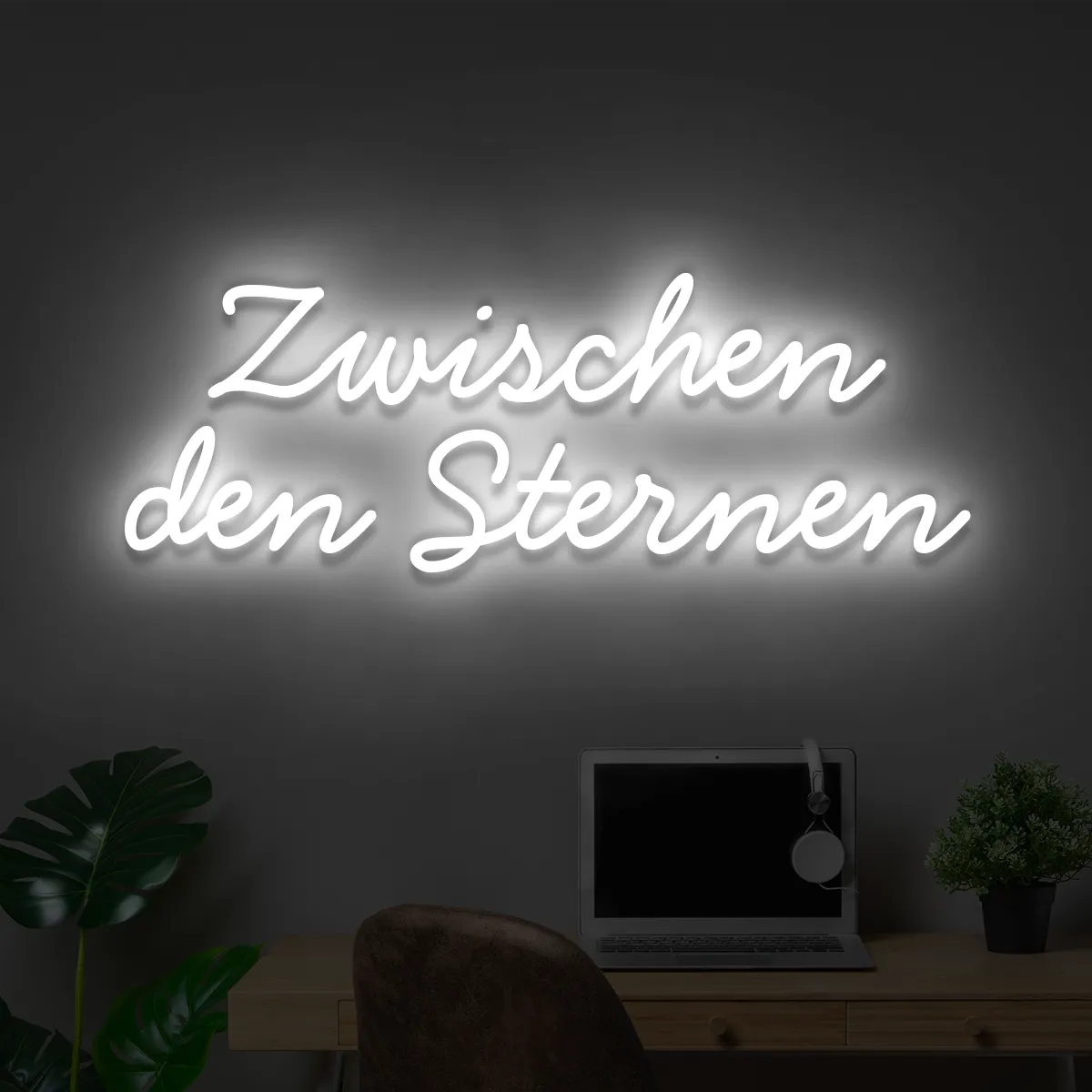 led-schriftzug-zwischen-den-sternen-weiss Neoen-Schriftzueg Zwischen den Sternen - fuer Foetoebereiche - zusaetzliche Ansicht 1