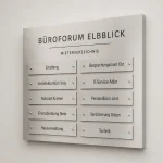 Sammel-Informationstafel aus Dibond mit zweispaltiger Mieterübersicht