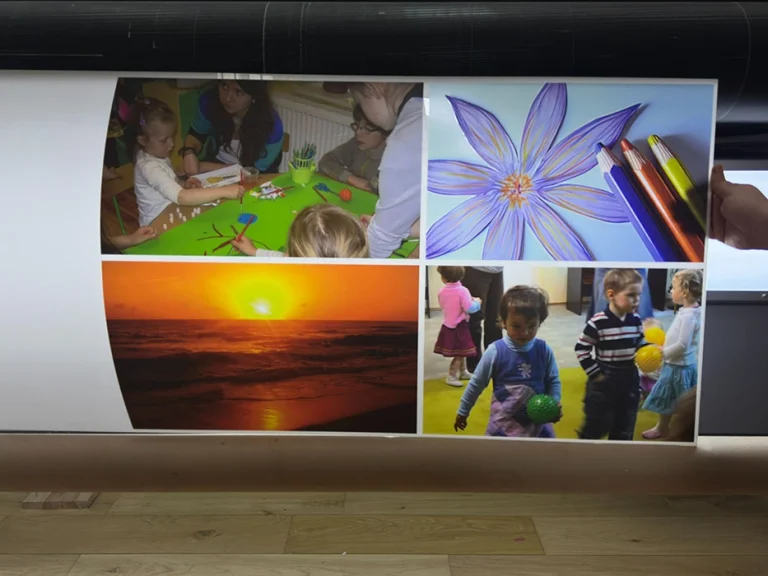 Beleuchtetes Werbeschild mit Fotodruck für Bildungszentrum