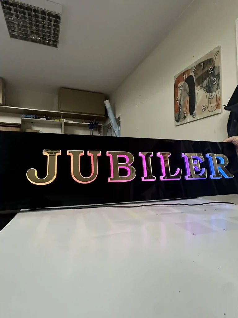 Dibond-Leuchtkasten JUBILER mit farbiger LED-Beleuchtung