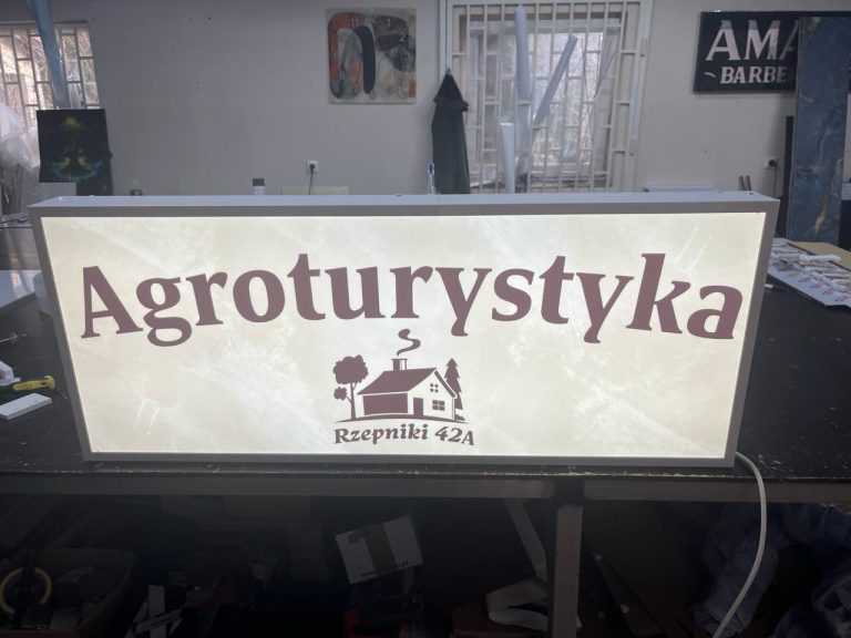 LED-Leuchtkasten aus Aluminiumprofil fuer Agroturystyka Rzepniki 42A