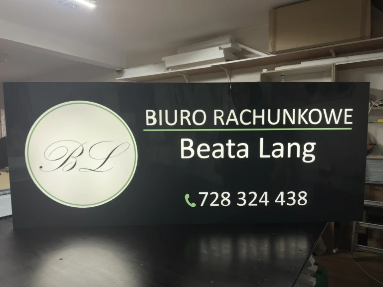 LED-Leuchtkasten aus Aluminiumprofil fuer Biuro Rachunkowe Beata Lang