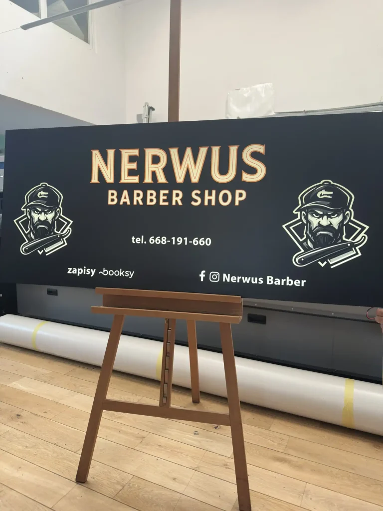 Schwarzes Dibond Werbeschild fuer Nerwus Barber Shop