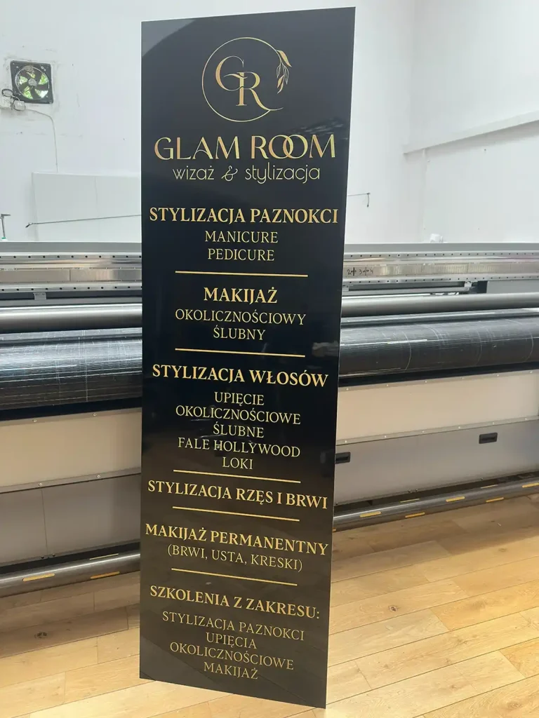 Dibond Werbeschild fuer Glam Room Beauty Studio