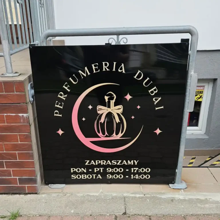 Dibond Werbeschild fuer Perfumery Dubai auf Staender
