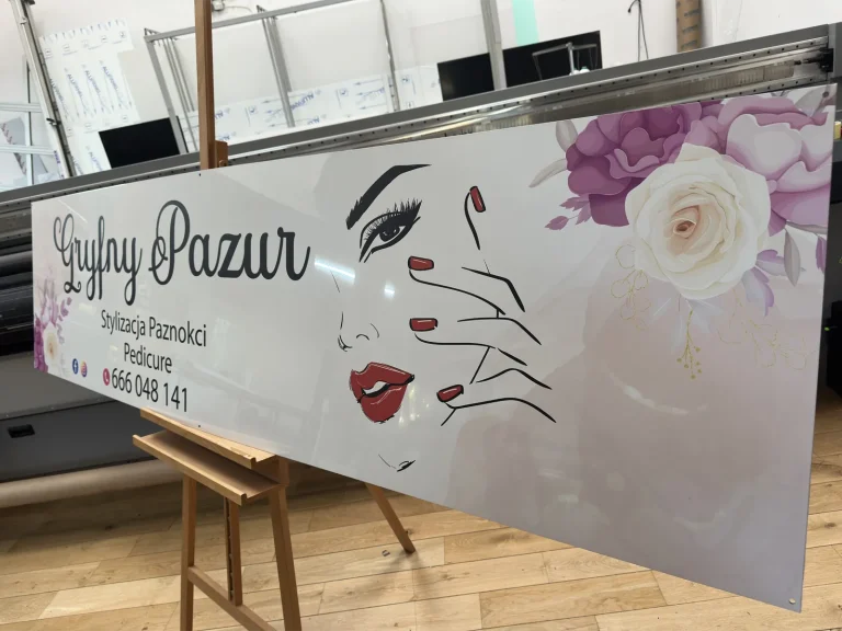 Dibond Werbeschild fuer Nagelstudio mit Blumenmotiv