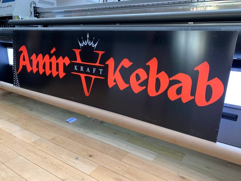 Dibond Werbeschild fuer Amir Kebab mit roter Schrift