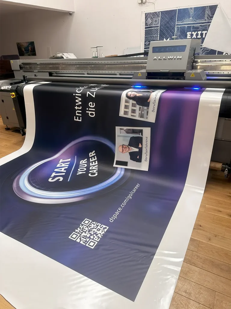 Bedruckter XXL-Werbebanner aus beschichtetem PVC 450 g/m2