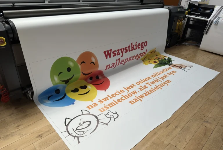 Bedruckter XXL-Banner aus PVC 450 g/m2 mit farbigem Motiv
