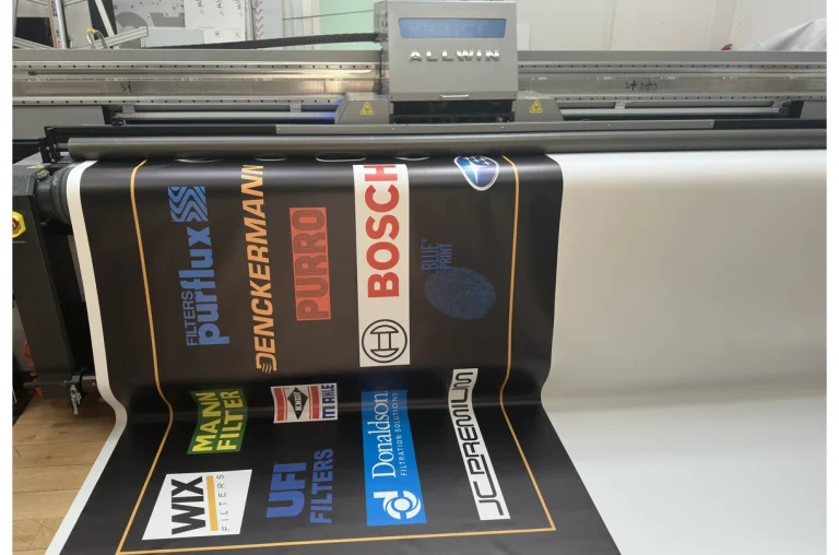 XXL-Banner aus beschichtetem PVC 450 g/m2 mit Logografiken