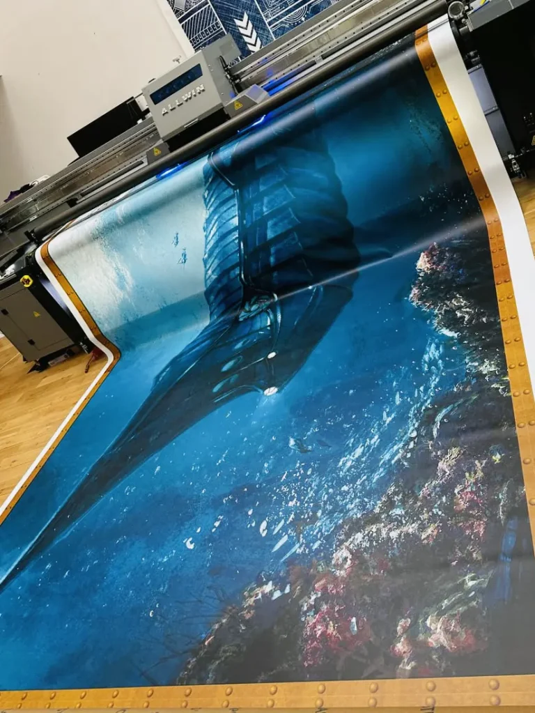 Bedruckter XXL-Banner aus beschichtetem PVC mit grafischem Motiv