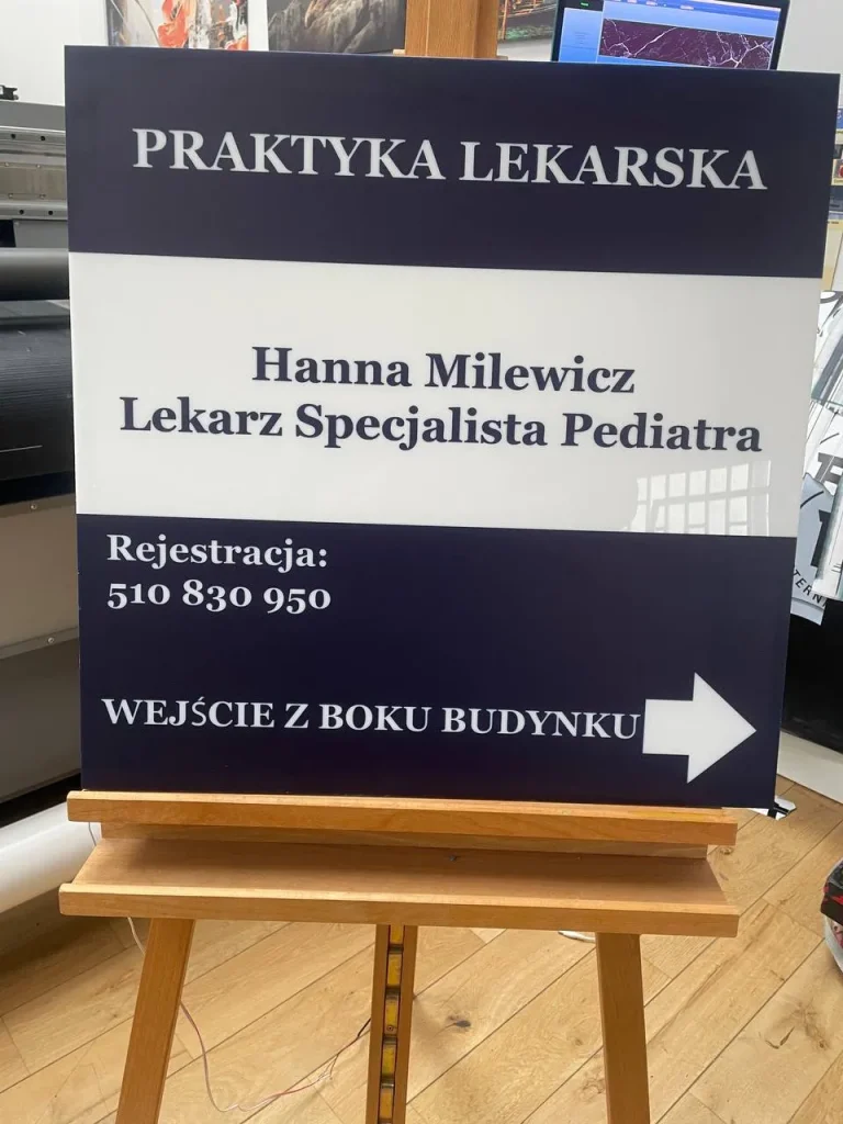 Acrylglas Schilder matt/milchig für Arztpraxis