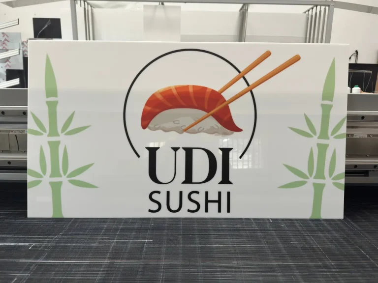 Acrylglasschild transparent mit Logo für Sushi-Restaurant