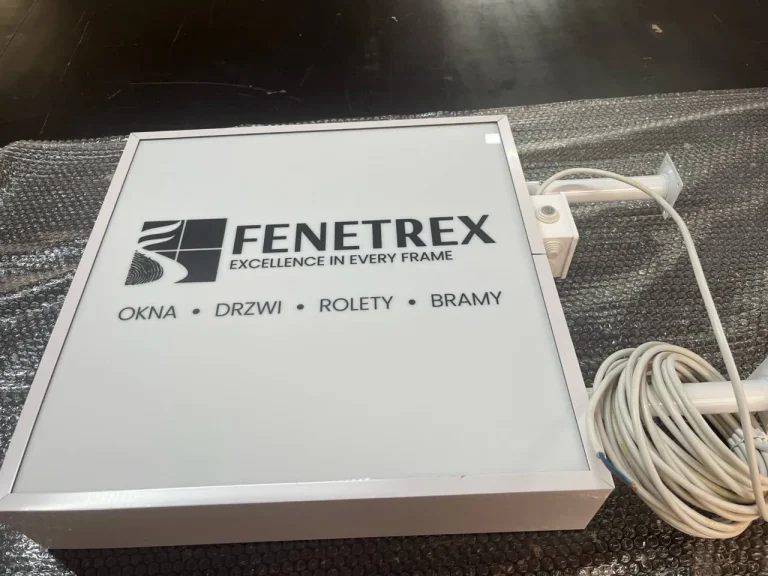 LED-Leuchtkasten aus Aluminiumprofil mit Kabel