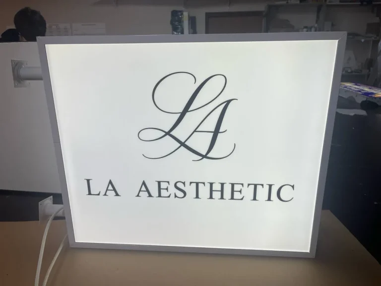LED-Leuchtkasten aus Aluminiumprofil für Beauty-Studio