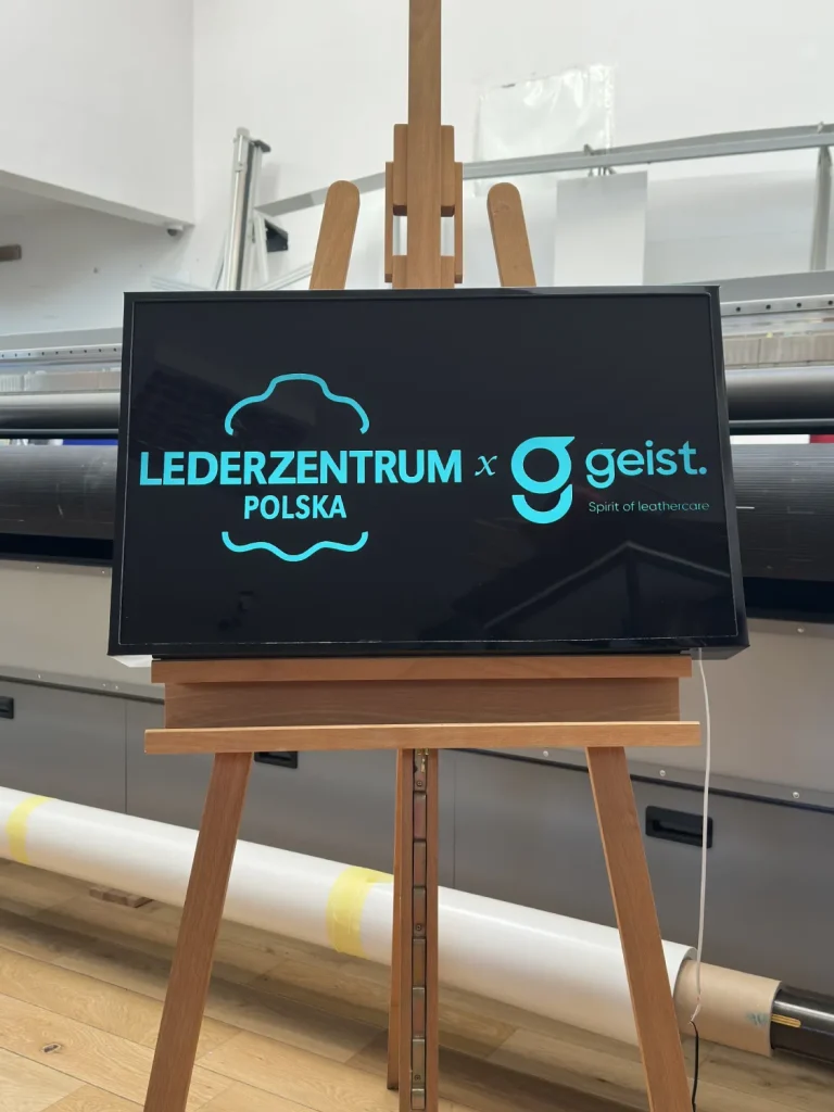 Doppelseitiger gefräster Leuchtkasten für Lederpflege