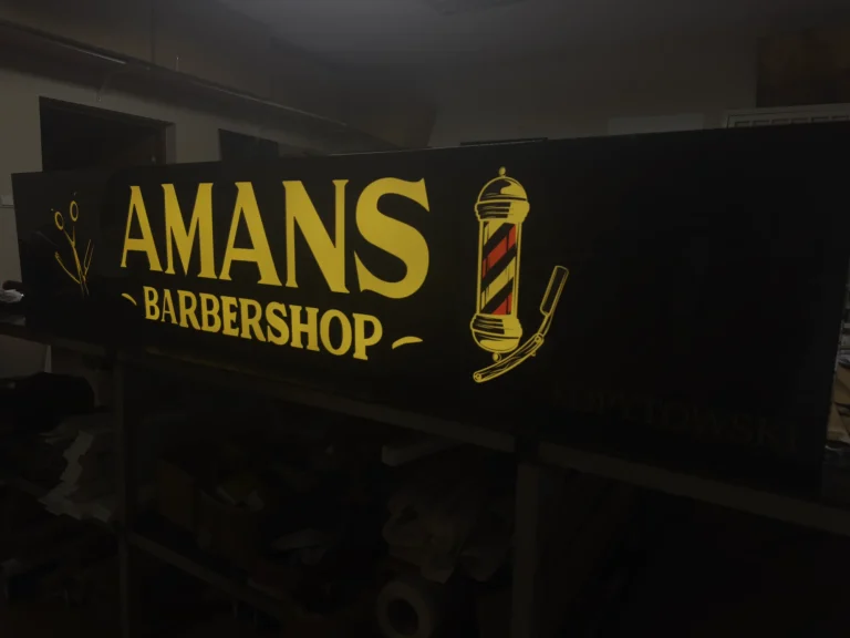 Gefräster Dibond-Leuchtkasten für Barbershop mit Logo
