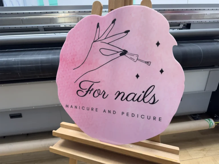 UV-Druck auf Acrylglas für Nagelstudio-Schild