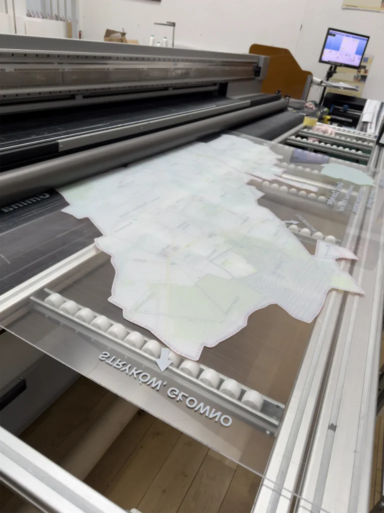 UV-Druck auf Acrylglas mit transparentem Stadtplan