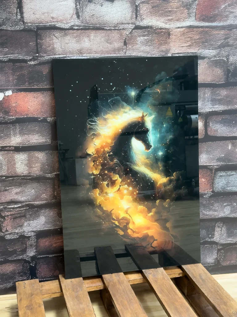 UV-Druck auf Acrylglas mit leuchtendem Pferdemotiv