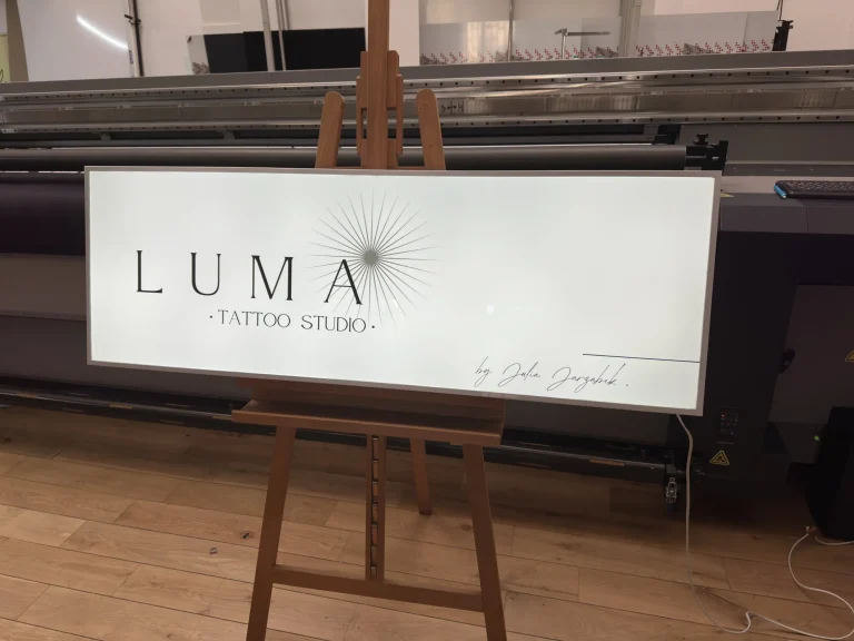 LED-Leuchtkasten aus Aluminiumprofil für Tattoo Studio