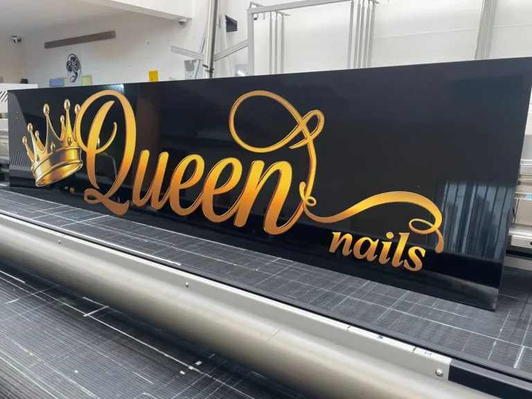 UV-Druck auf Dibond für Queen Nails Schild