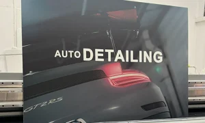 UV-Druck auf PVC für Auto-Detailing-Schild