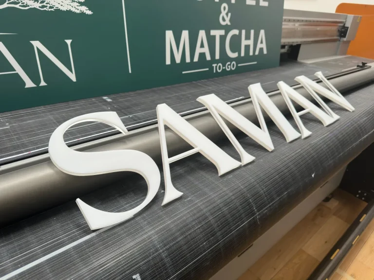 3D-Acrylbuchstaben SAMAN mehrschichtig und ohne Beleuchtung