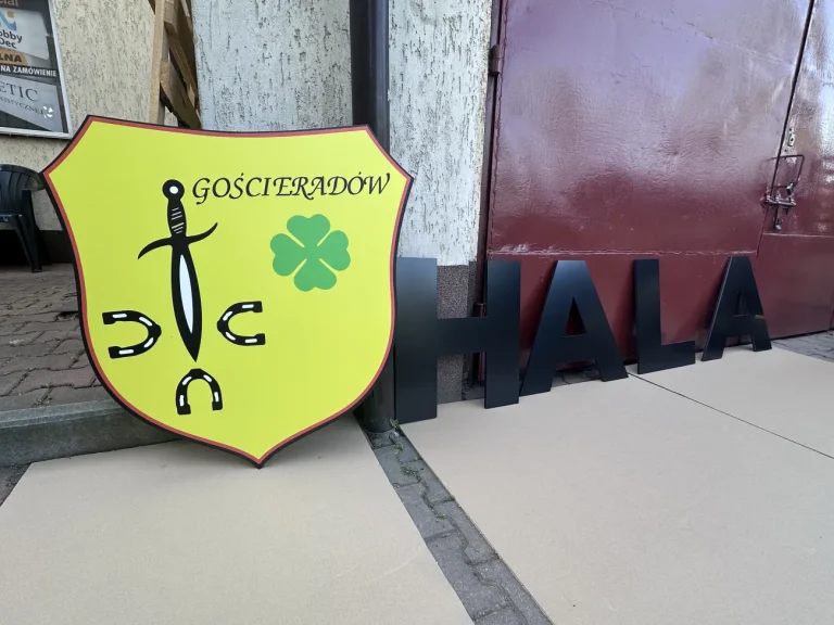 3D-Acrylbuchstaben mit Logo mehrschichtig und ohne Beleuchtung
