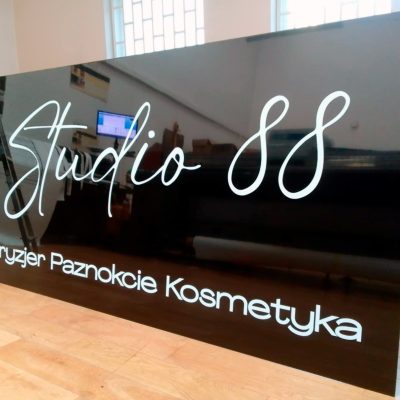 Szyld reklamowy Studio 88 - Czarny dibond