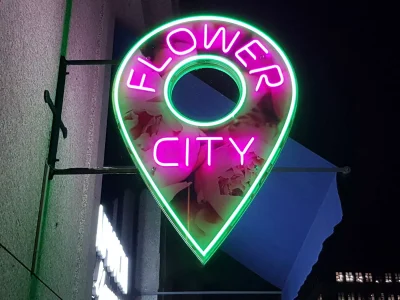 Grosses LED-Neon-Schild "Flower City" mit Standort-Pin-Symbol in Pink und Grün für Blumenladen.