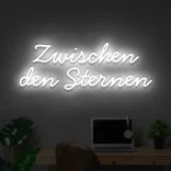 led-schriftzug-zwischen-den-sternen-weiss 1