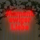 neon-schriftzuege-moment-ewiger-liebe-rot 1