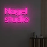 Neon schriftzug Nagelstudio rosa 3
